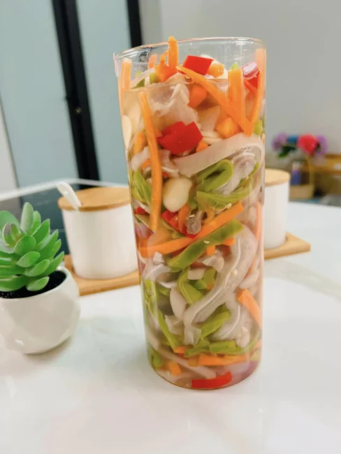 Tai heo ngâm rau tiến vua