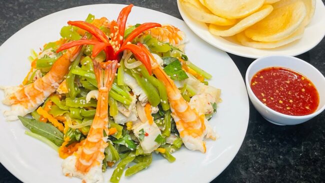 Gỏi rau tiến vua tôm thịt